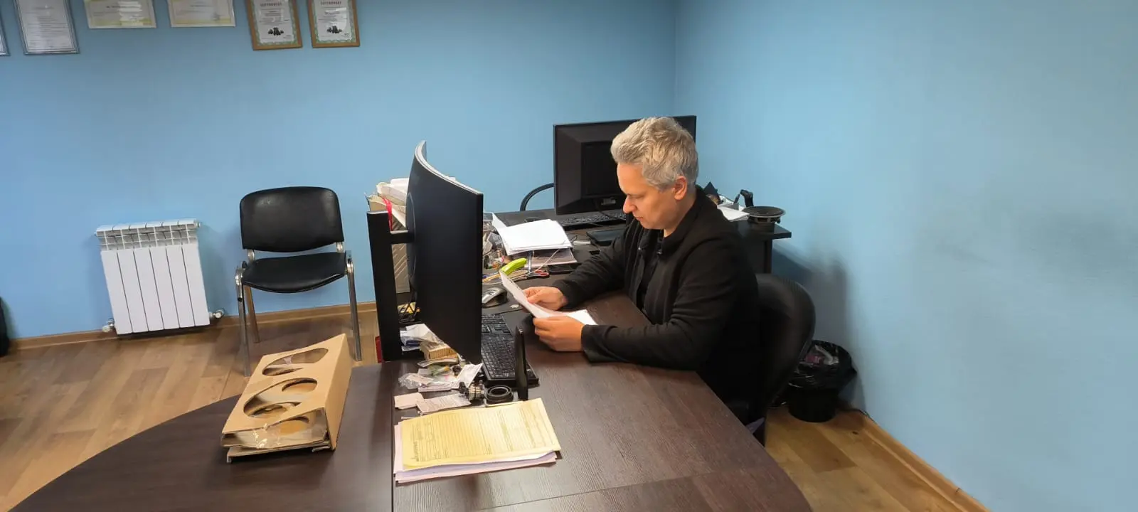 Картинка консультации с главным менеджером